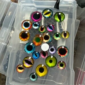 Small glass snake eyes reptile eyes for crafting